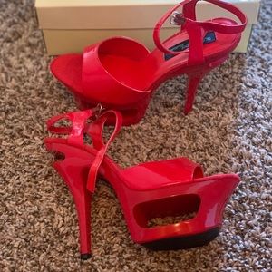 Brand new never worn red heels